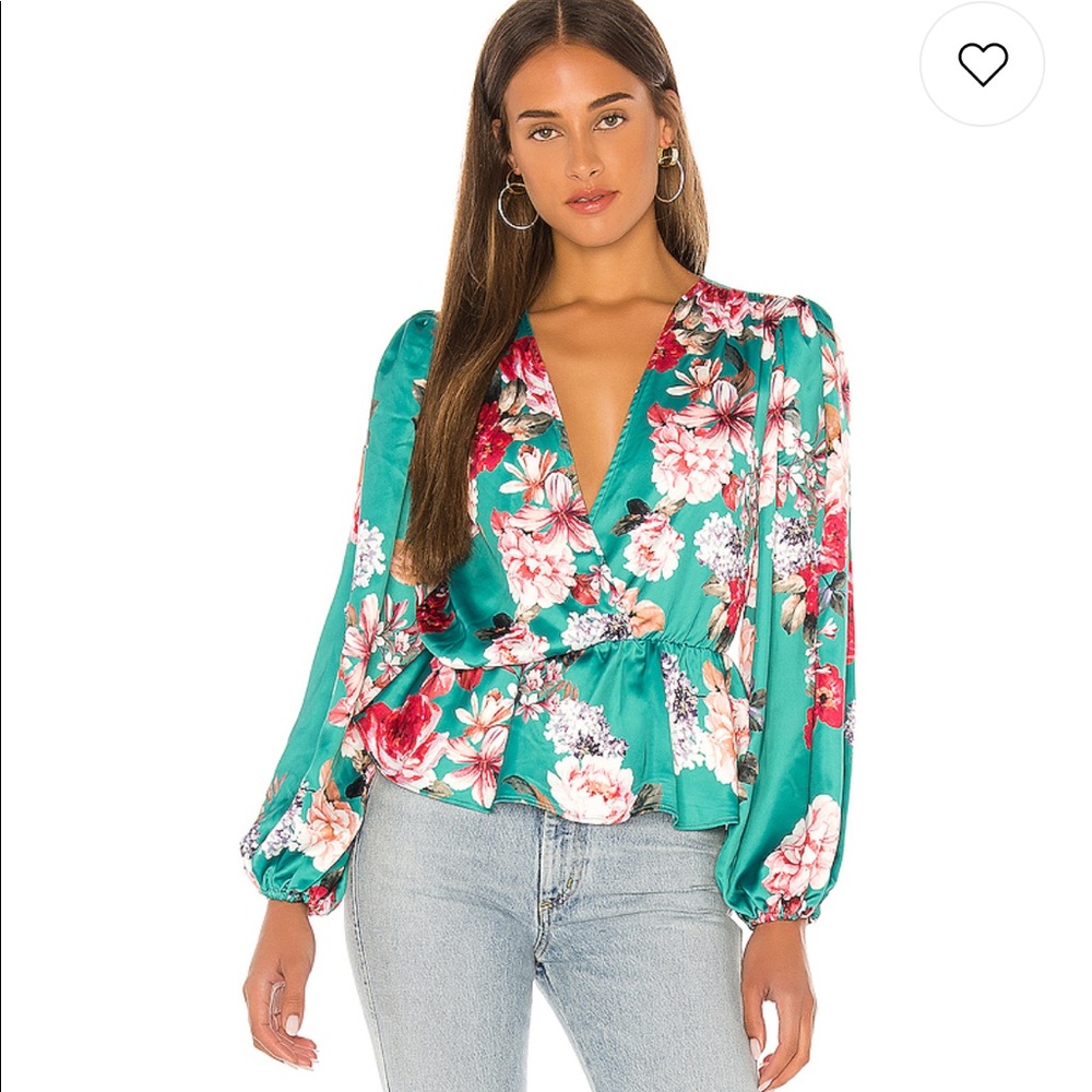 Beautiful teal floral top by NBD. It’s faux wrap